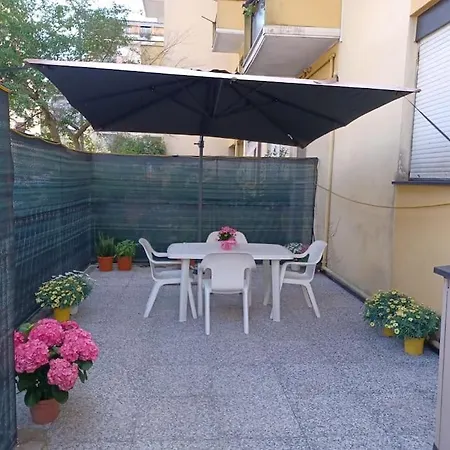 La Casa Di Lila - Con Giardino E Posto Auto Coperto شقة